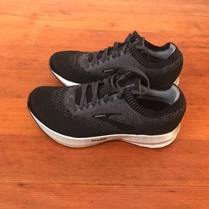 Brooks levitate 2 womens, brand new